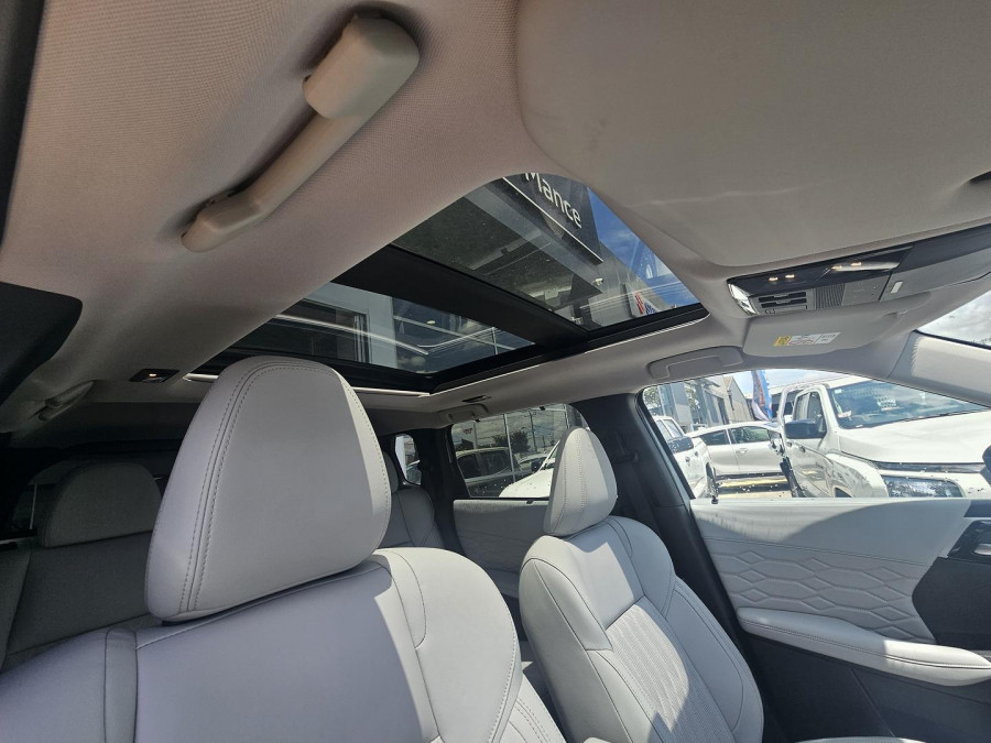 2025 Mitsubishi Outlander ZM Exceed SUV Image 18