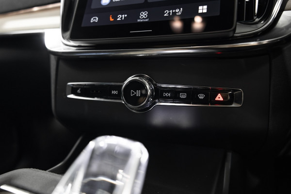 2025 Volvo XC90 L Series Ultra T8 Plug-In Hybrid SUV Image 14