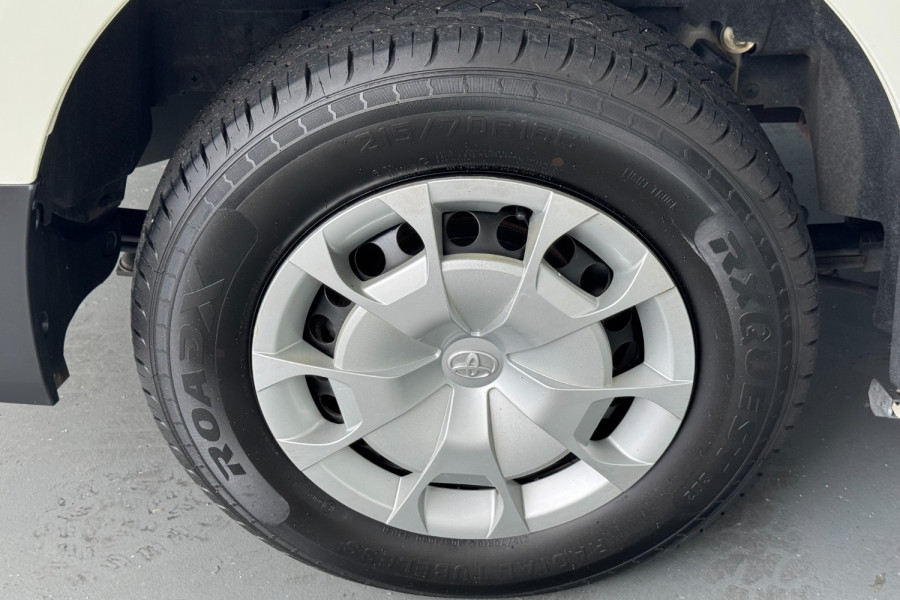 2021 Toyota HiAce GDH300R  Crew Van Image 17