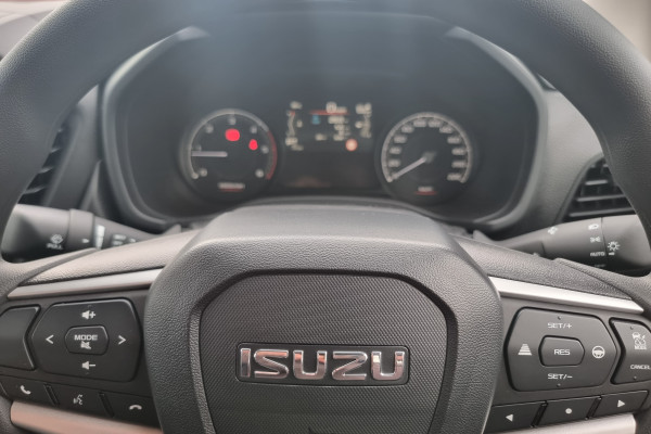 2026 Isuzu D-MAX RG SX Cab Chassis Image 12