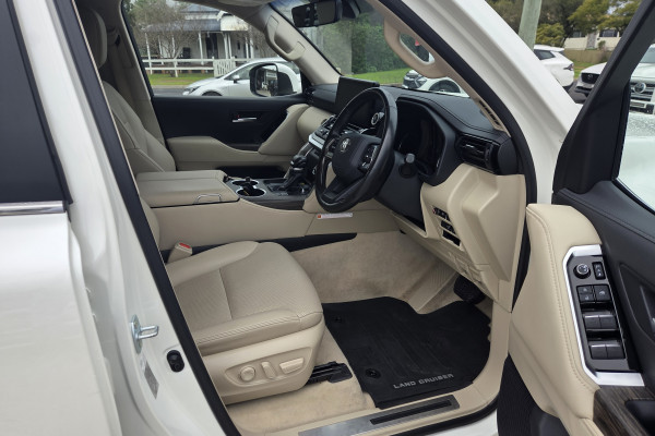 2024 Toyota LandCruiser FJA300R VX SUV Image 15