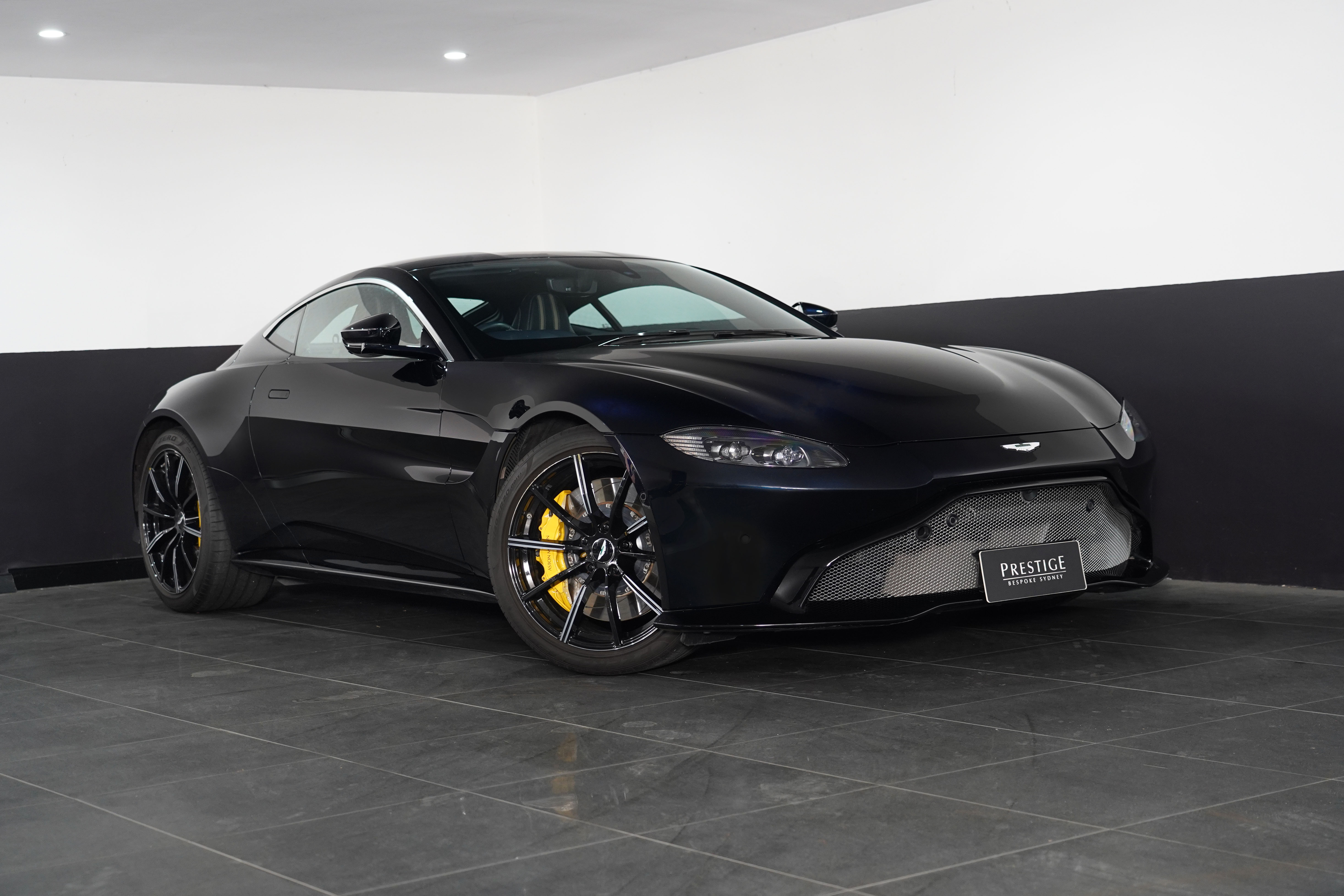 2018 Aston Martin Vantage Coupe Image 10