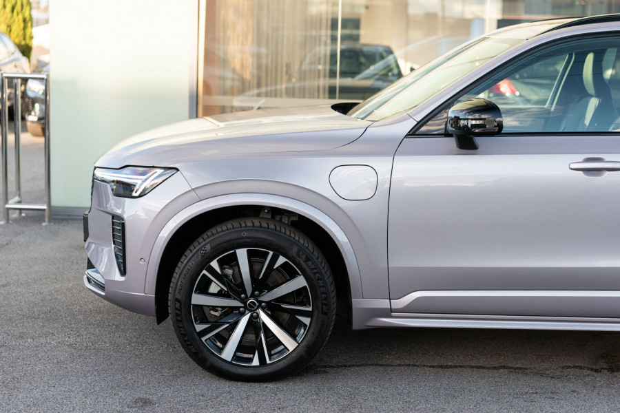 2025 MY26 Volvo XC90 L Series Plus T8 Plug-in Hybrid Dark SUV Image 9