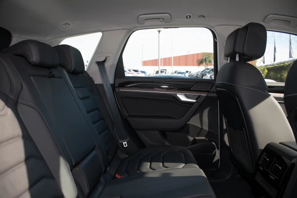 2025 MY26 Volkswagen Touareg RC 170TDI SUV Image 10