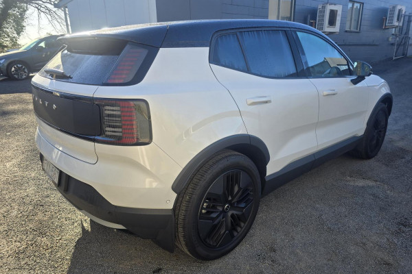 2026 Volvo EX30 Cross Country  Ultra Twin Motor Performance SUV Image 10