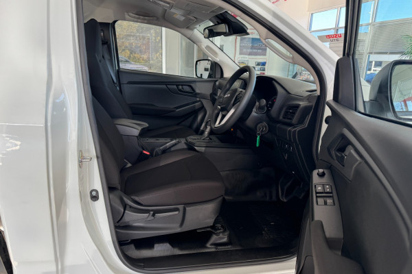 2024 Isuzu D-MAX RG SX Cab Chassis Image 5