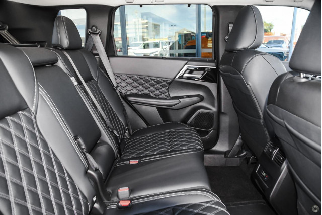 2024 Mitsubishi Outlander ZM PHEV Exceed SUV Image 9