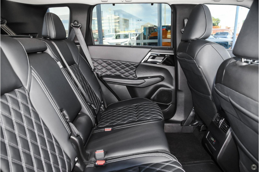 2024 Mitsubishi Outlander ZM PHEV Exceed SUV Image 9