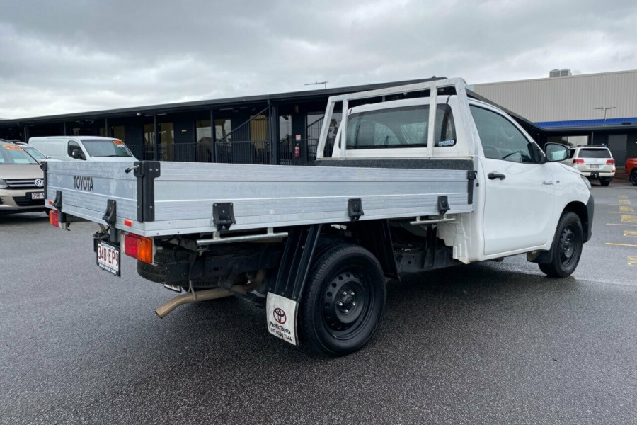 2018 Toyota Hilux TGN121R Workmate 4x2 Cab chassis Image 7