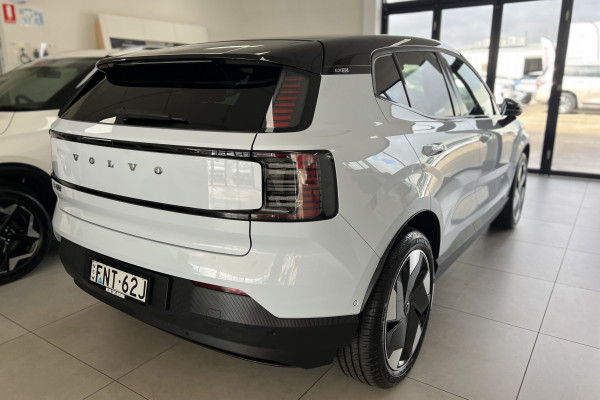 2025 Volvo EX30 Single Motor Extended Range Ultra SUV Image 3
