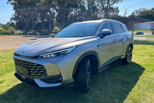 2024 MY24.5 MG HS AS33 Essence SUV