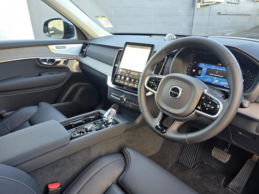 2026 Volvo XC90 L Series Ultra B5 Dark SUV Image 16