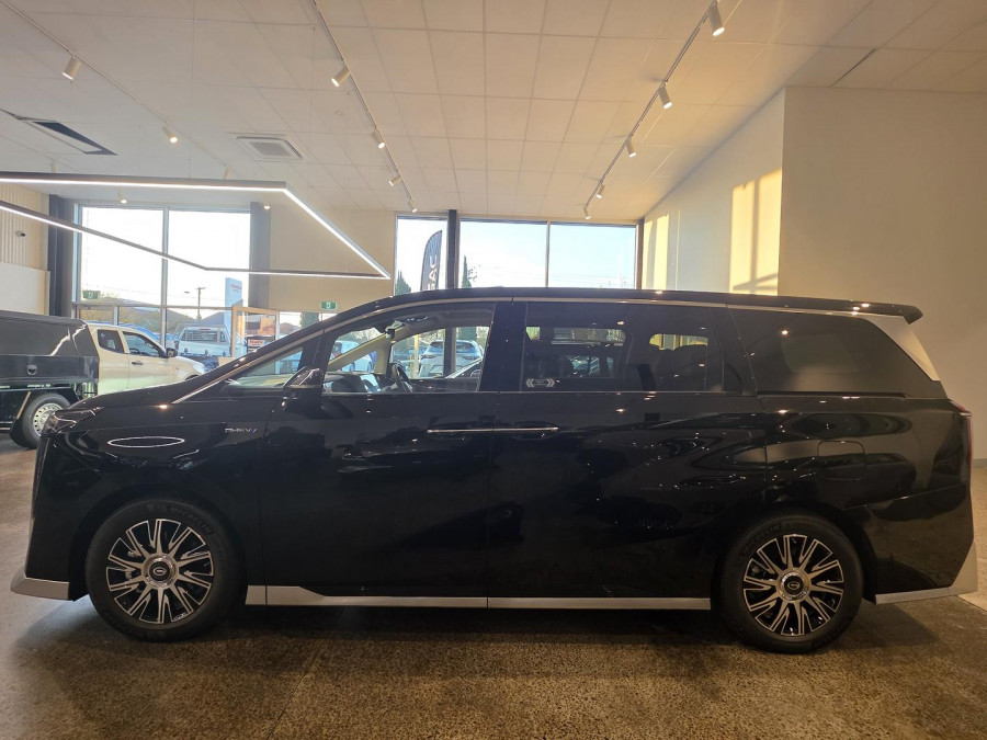 2026 GAC M8 PHEV  Premium People Mover Image 4