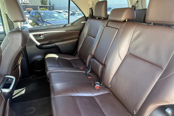 2016 Toyota Fortuner GUN156R Crusade SUV Image 13