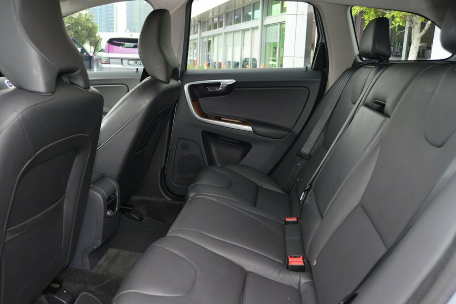 2015 Volvo XC60 LUXURY Suv Image 8
