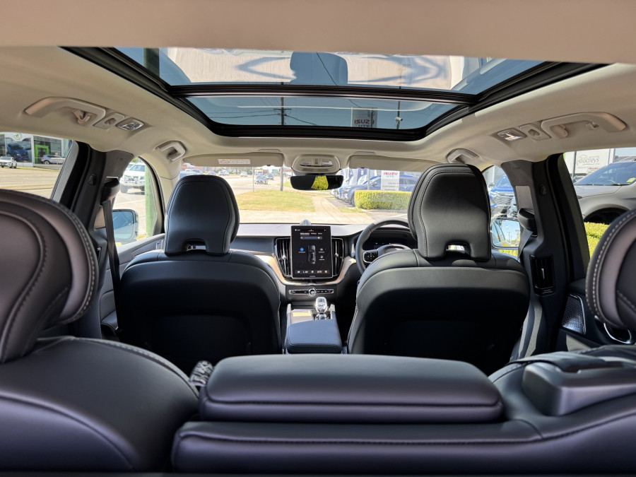 2026 Volvo XC60 UZ Ultra B5 Dark SUV Image 13