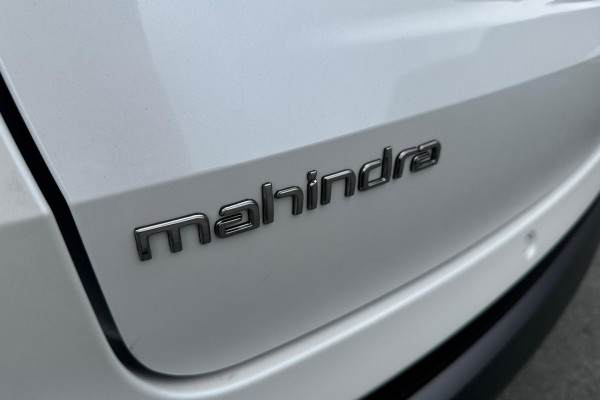 2025 Mahindra XUV700  AX7L SUV Image 25