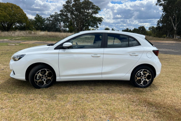 2025 MY24.5 MG MG3 ZP22 Essence Hybrid+ Hatch