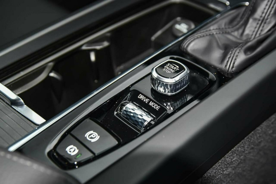 2019 MY20 Volvo XC60 UZ MY20 T5 AWD Momentum Suv Image 19