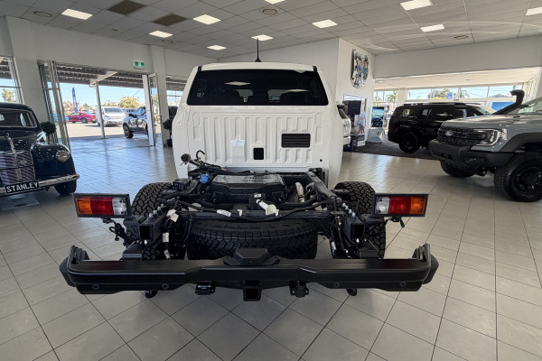 2026 MY26.5 Ford Ranger Super Duty  XLT Cab Chassis Image 6