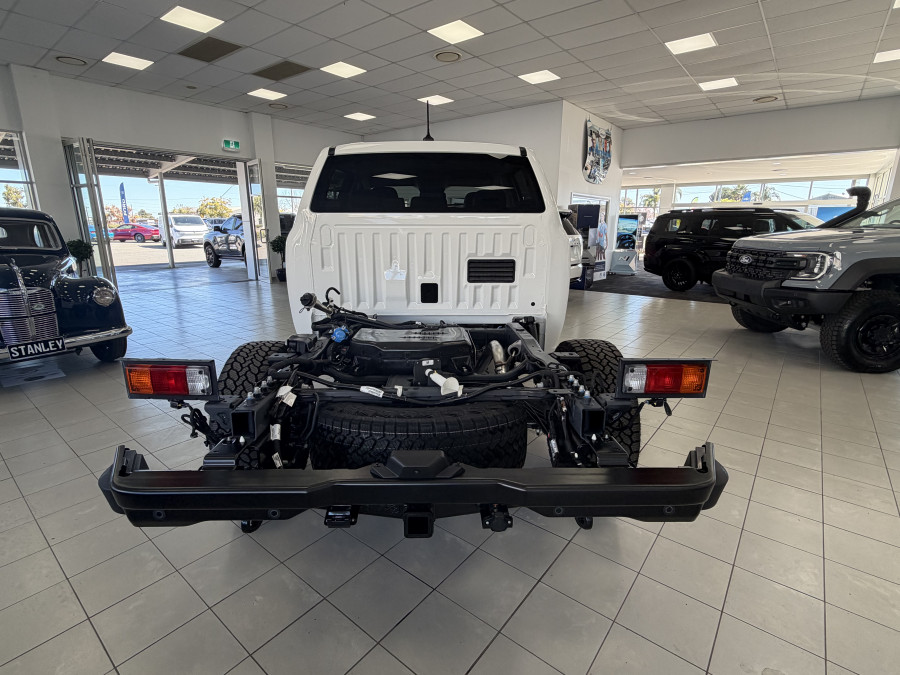 2026 MY26.5 Ford Ranger Super Duty  XLT Cab Chassis Image 6