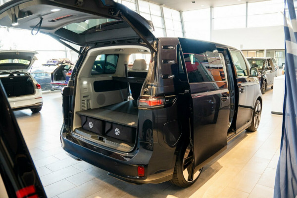 2025 Volkswagen ID. Buzz EB Pro BEV560 People Mover Image 2