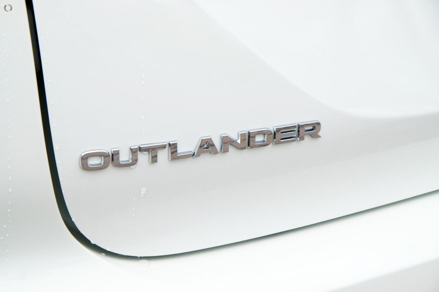 2025 Mitsubishi Outlander ZM LS SUV Image 9