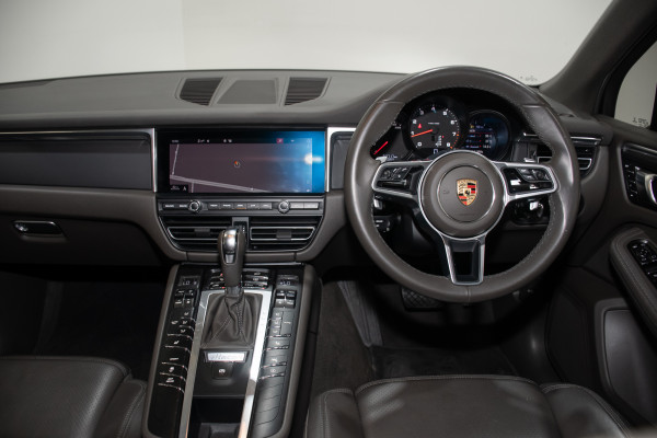2021 Porsche Macan SUV Image 24