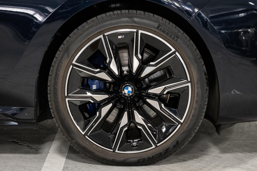 2024 BMW i7 G70 M70 xDrive Sedan