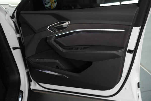 2024 Audi SQ8  GE e-tron SUV Image 52