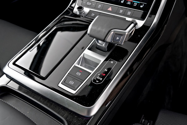 2026 MY25 Audi Q7 4M TFSI 250kW S line SUV image 14