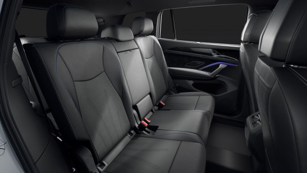 2025 MY26 Volkswagen Tayron R4 195TSI R-Line SUV image 9