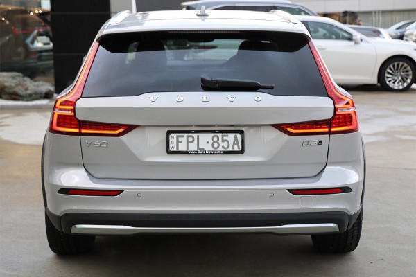 2024 Volvo V60 Cross Country Z Series Ultimate B5 Bright Wagon Image 5