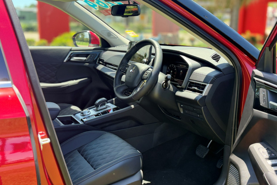 2024 Mitsubishi Outlander ZM Exceed SUV Image 11
