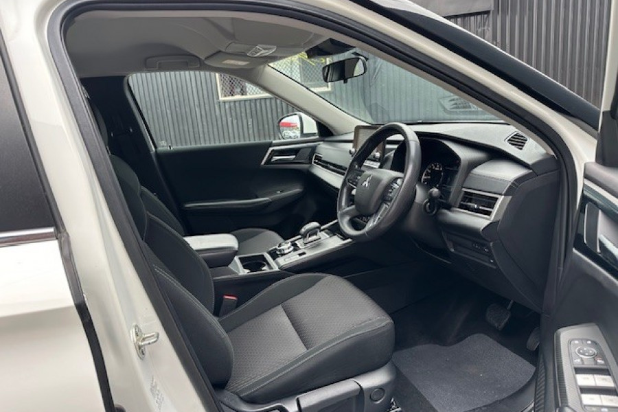 2023 Mitsubishi Outlander ZM ES SUV Image 8