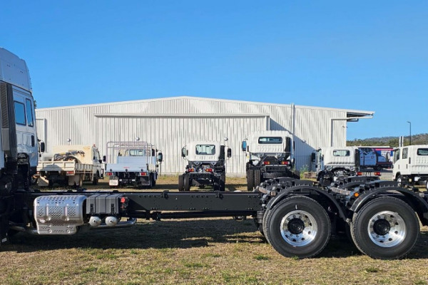 2025 Iveco S-way AXLE RIGIDS Cab Chassis Image 4
