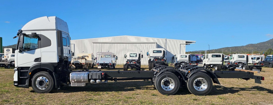 2025 Iveco S-way AXLE RIGIDS Cab Chassis Image 4
