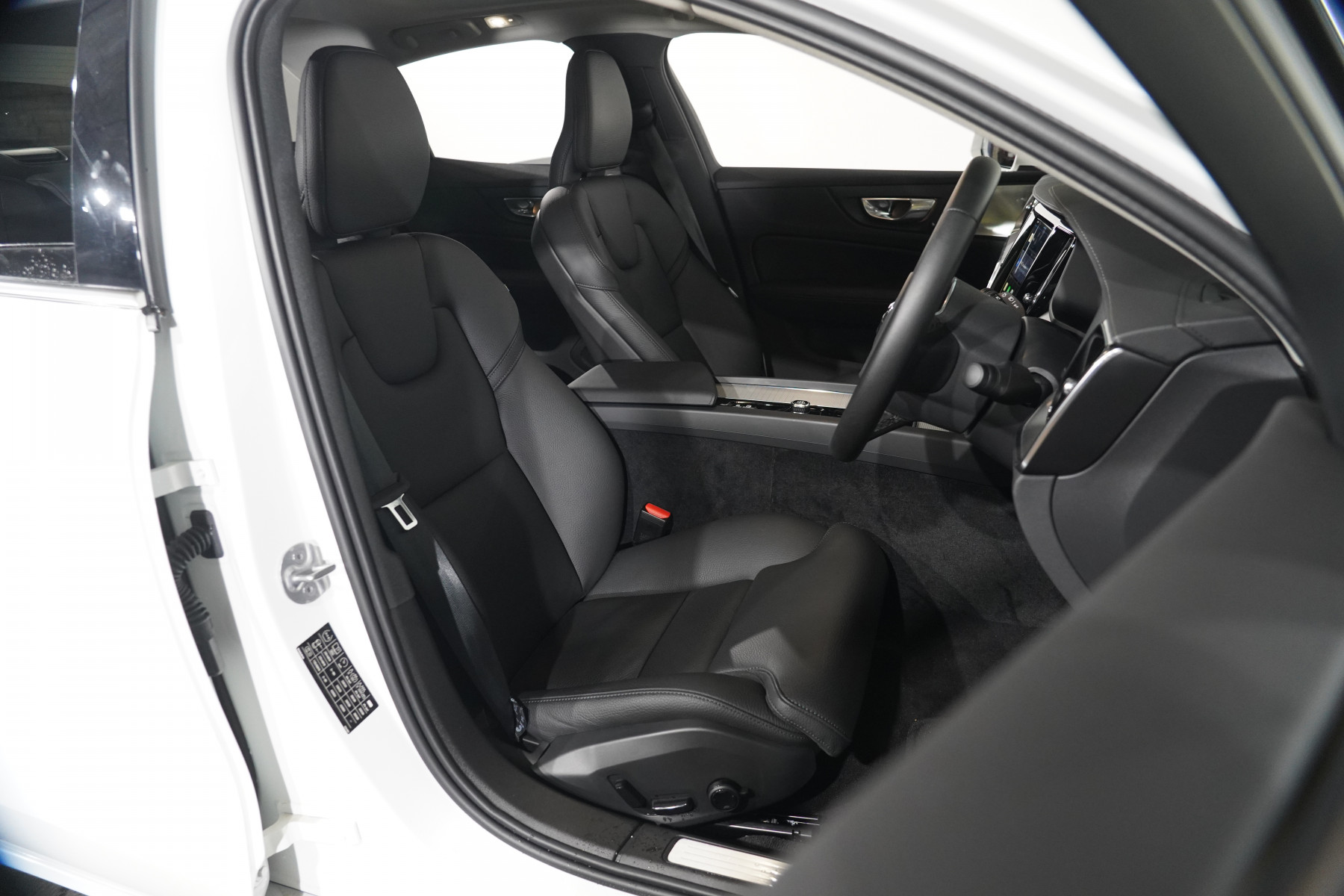 2023 Volvo S60 Ultimate B5 Bright Mhev Sedan Image 27