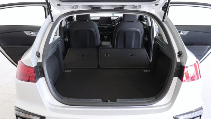 2020 MY1  Kia Cerato BD S with Safety Pack Hatchback Image 34