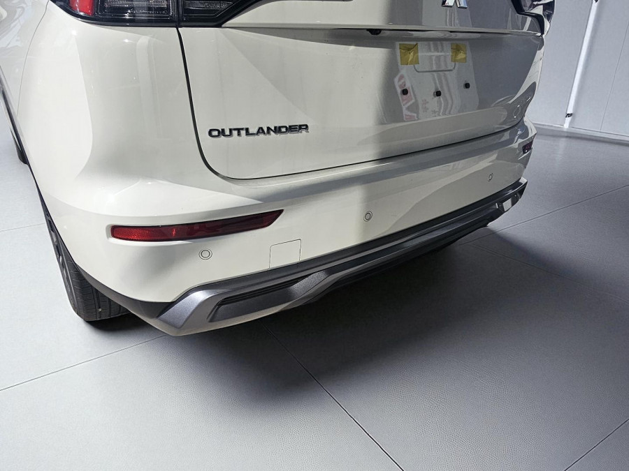 2025 Mitsubishi Outlander ZM LS SUV Image 6