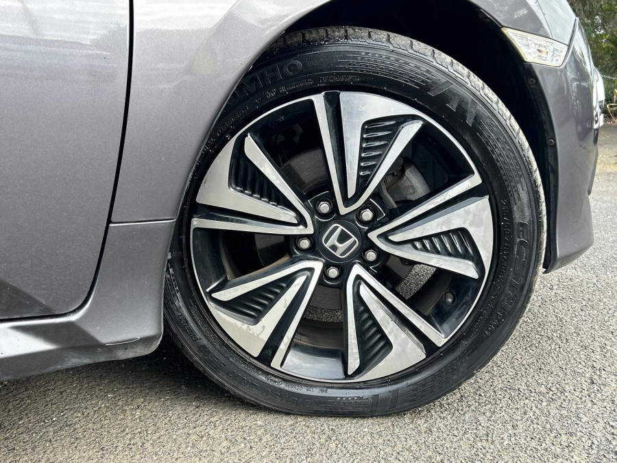 2018 Honda Civic 10th Gen VTi-L Sedan Image 2