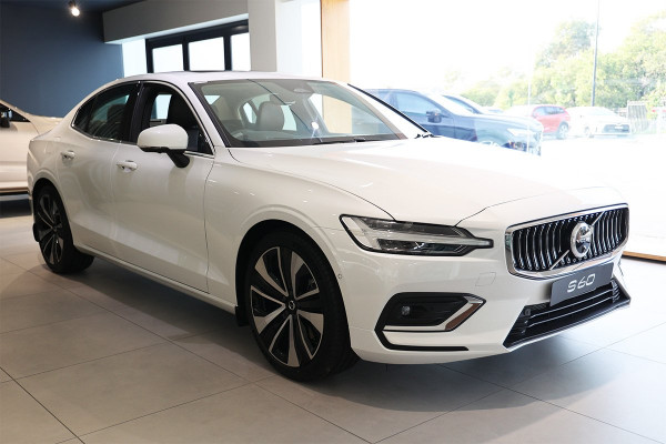 2024 Volvo S60  Ultimate B5 Bright Sedan