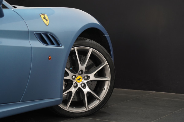 2011 Ferrari California Convertible Image 19