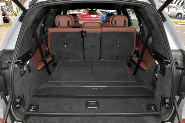 2025 BMW X7 G07 LCI xDrive40i M Sport SUV image 25
