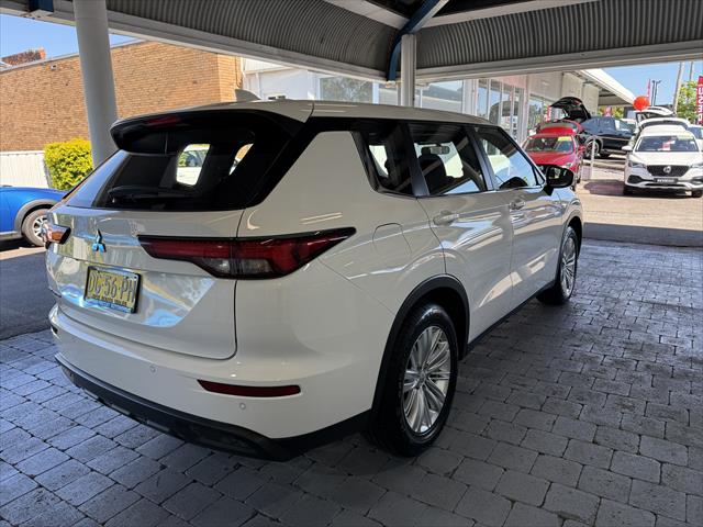 2022 MY23 Mitsubishi Outlander ZM ES SUV Image 6