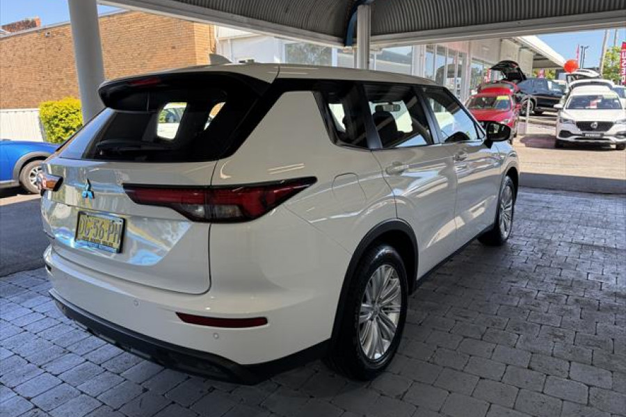 2022 MY23 Mitsubishi Outlander ZM ES SUV Image 6