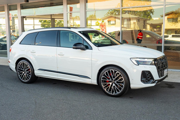 2025 Audi SQ7 4M TFSI SUV image 3