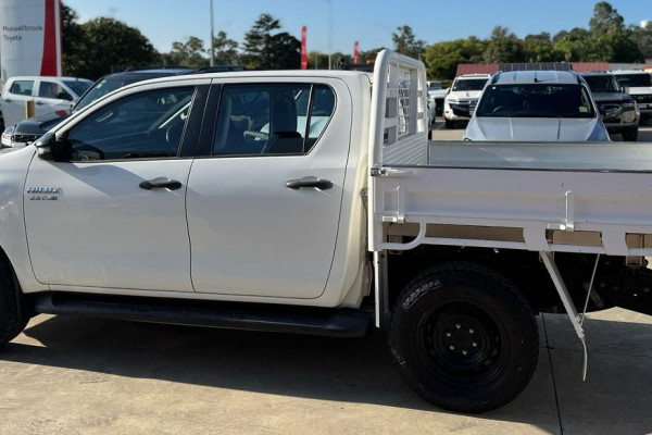 2018 Toyota HiLux 1Y46270EQ SR Cab Chassis Image 5