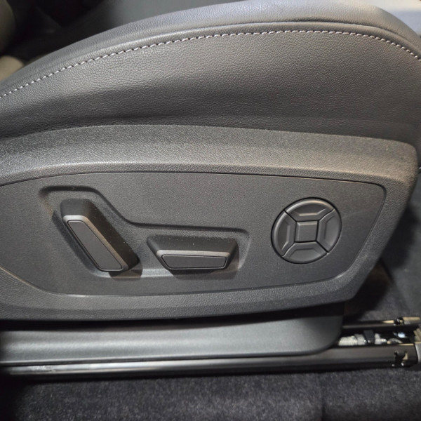 2026 Audi Q6 e-tron SUV image 19