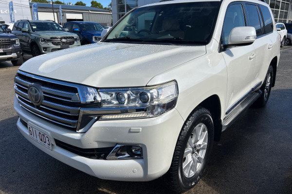 2016 Toyota LandCruiser VDJ200R Sahara SUV Image 2